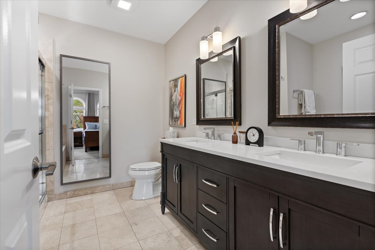 4646 N Greenview Avenue Unit: 10