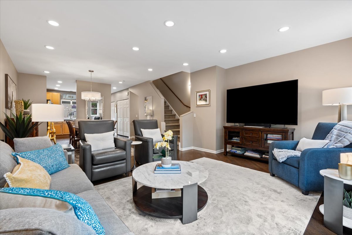 4646 N Greenview Avenue Unit: 10