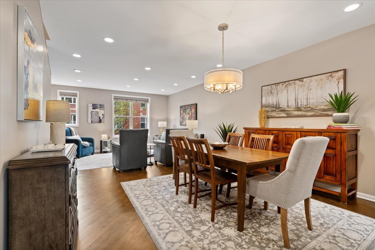 4646 N Greenview Avenue Unit: 10