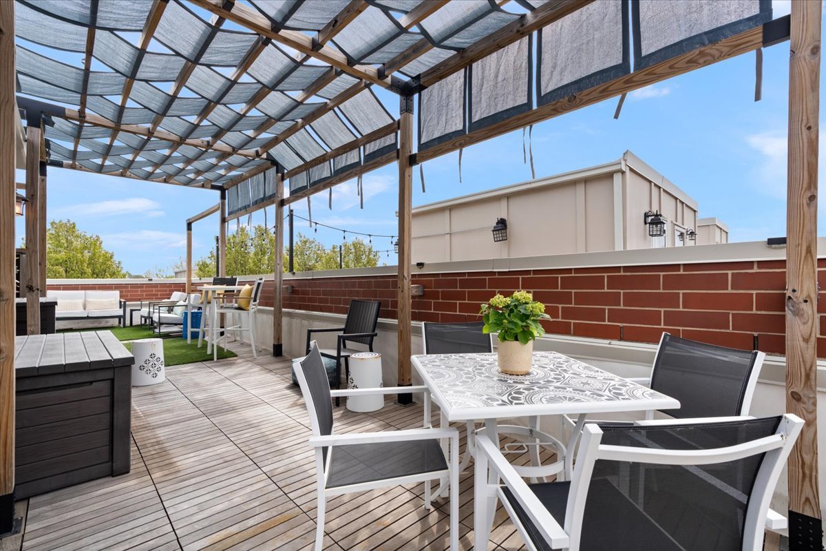 4646 N Greenview Avenue Unit: 10