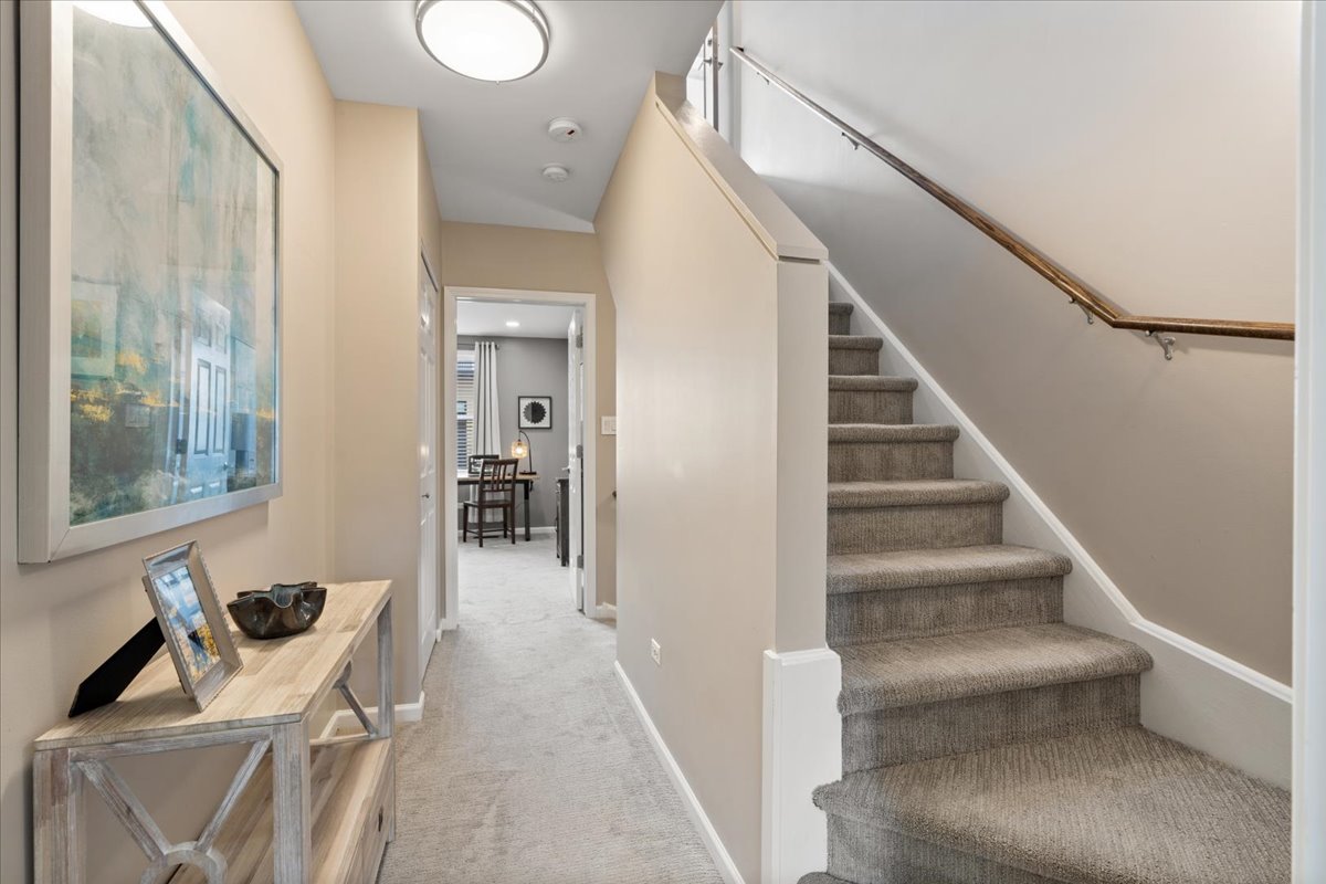 4646 N Greenview Avenue Unit: 10