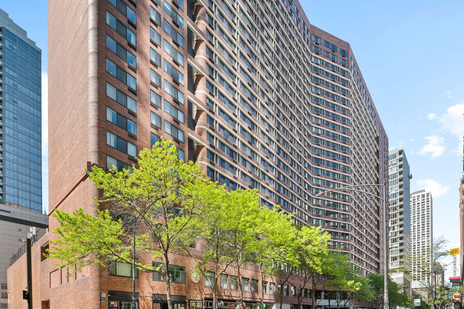 211 E Ohio Street Unit: 2915