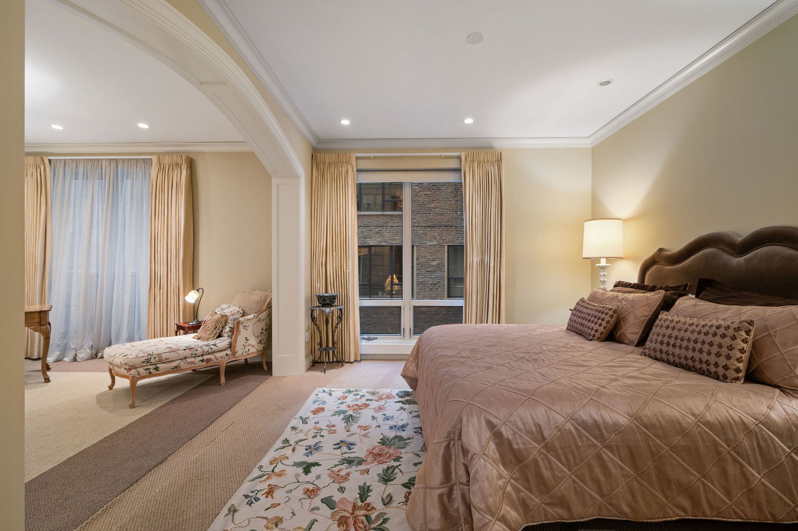 840 N LAKE SHORE Drive Unit: 603