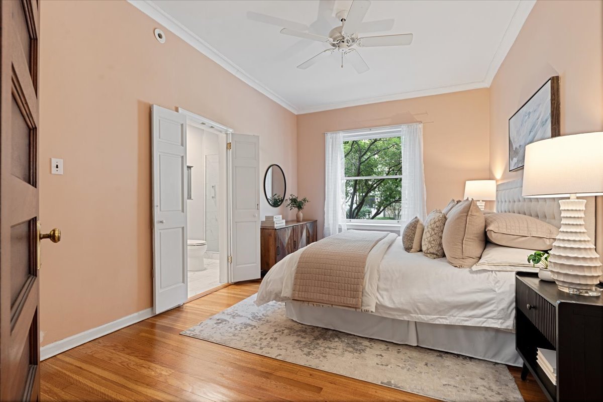 684 W Irving Park Road Unit: E5