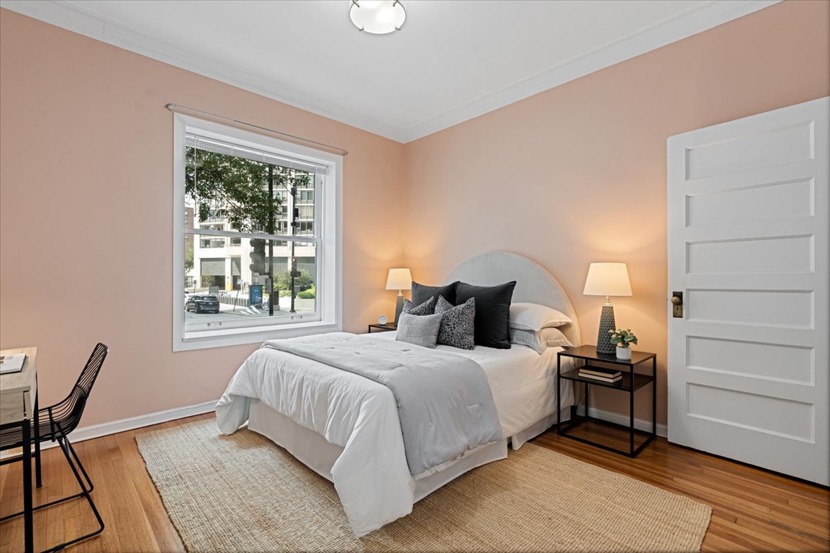 684 W Irving Park Road Unit: E5