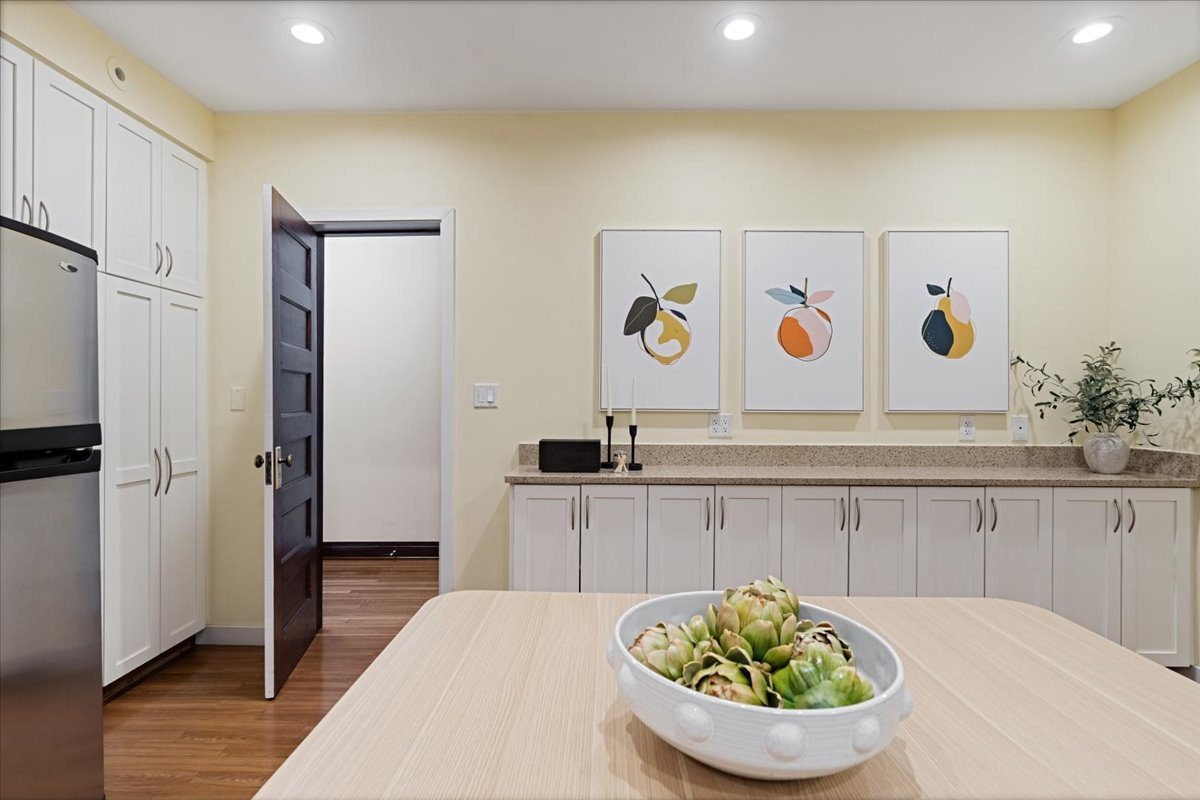 684 W Irving Park Road Unit: E5