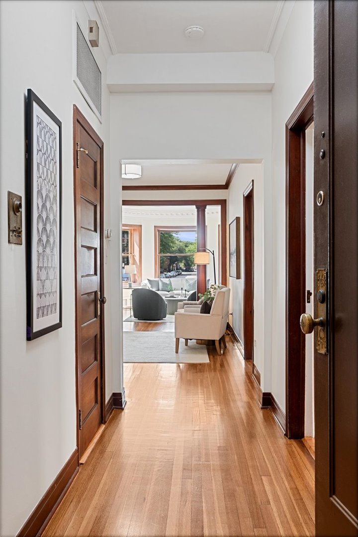 684 W Irving Park Road Unit: E5
