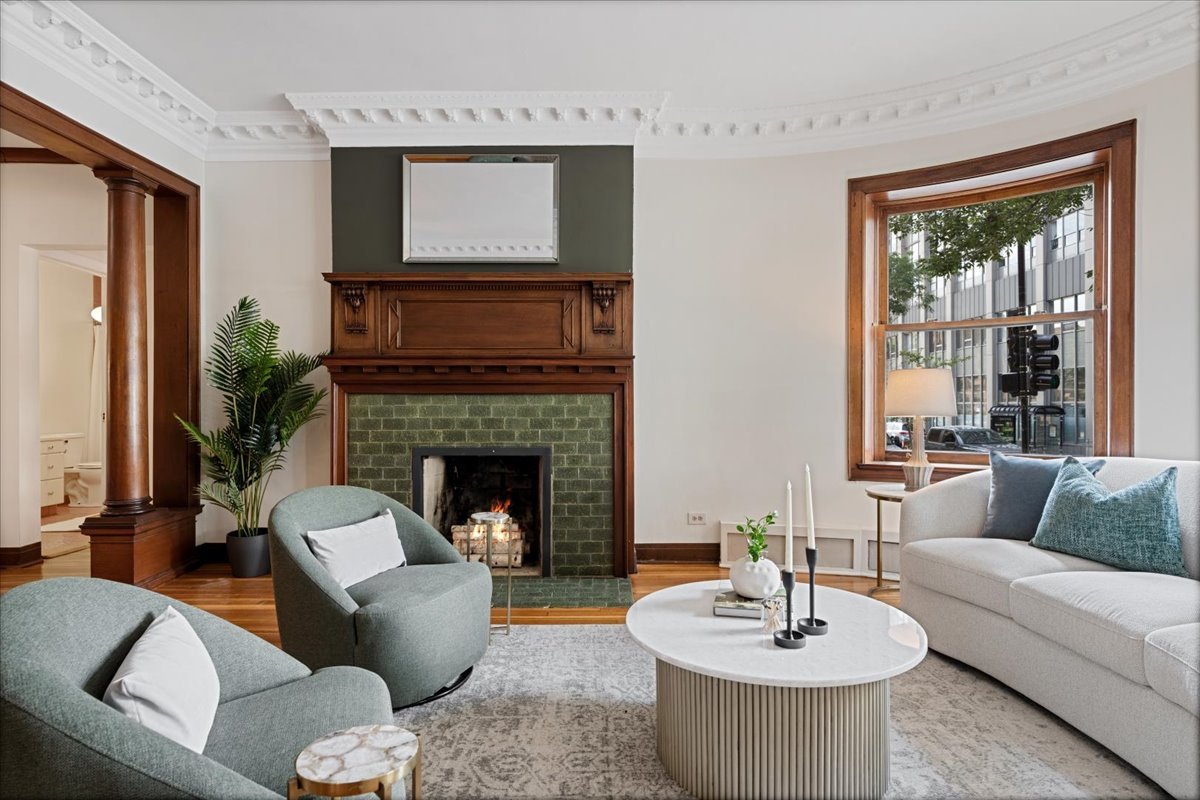 684 W Irving Park Road Unit: E5