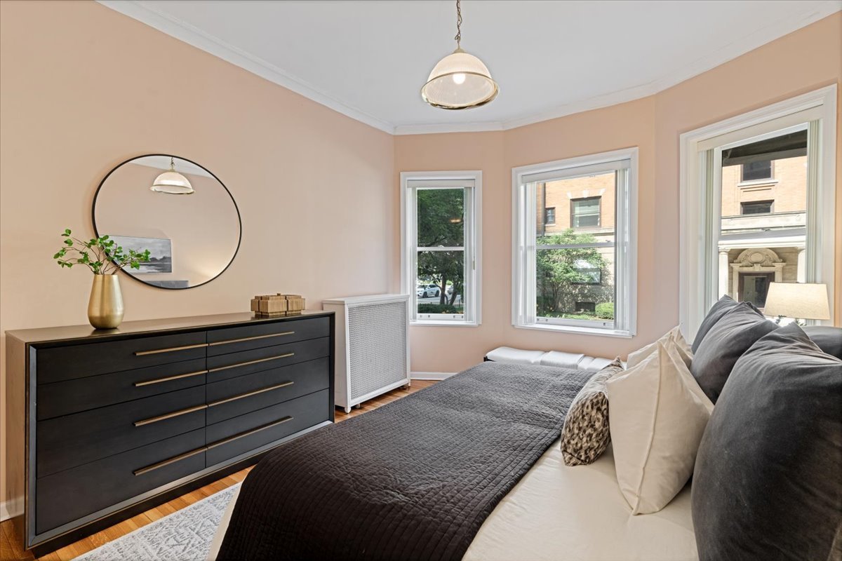 684 W Irving Park Road Unit: E5