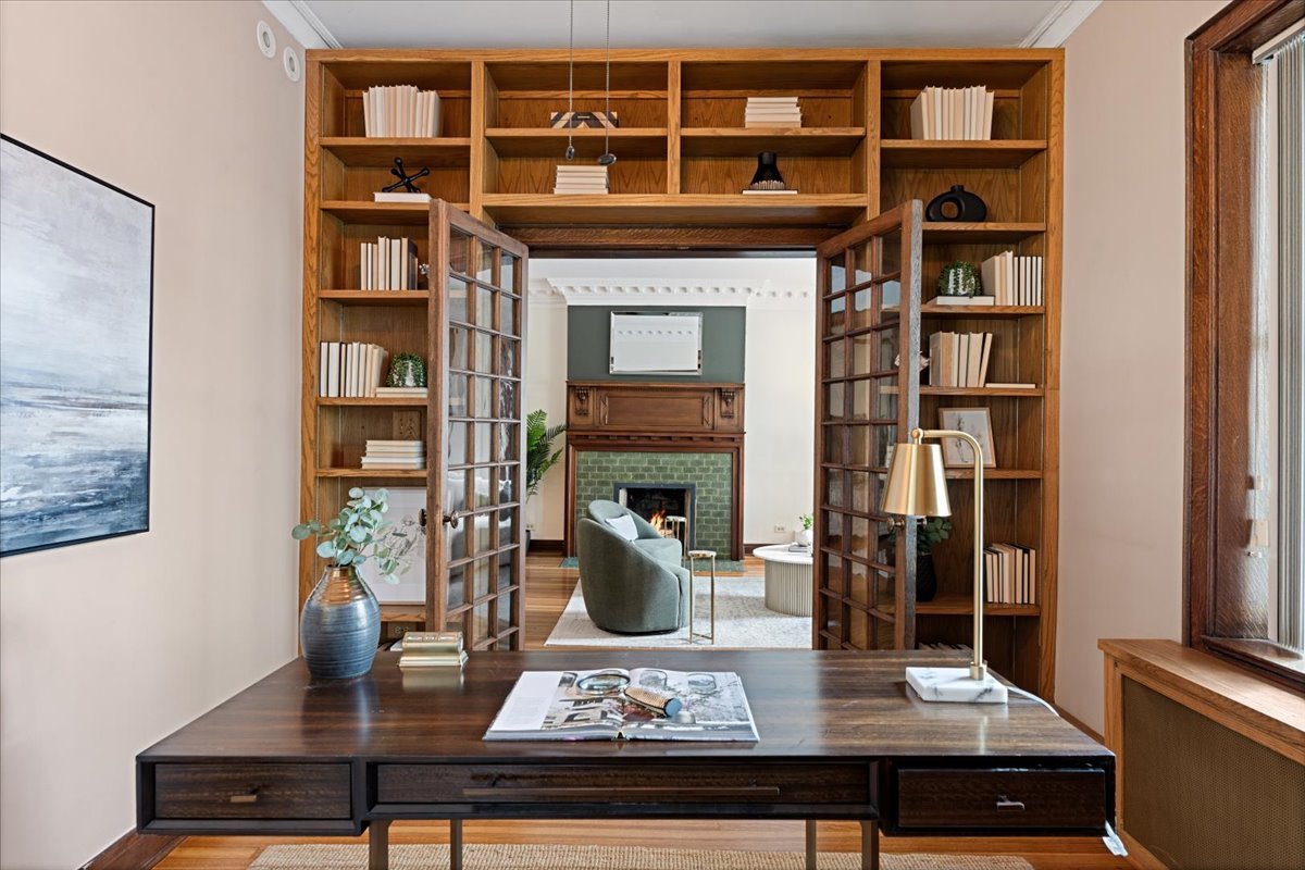684 W Irving Park Road Unit: E5