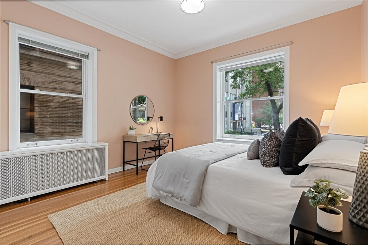 684 W Irving Park Road Unit: E5