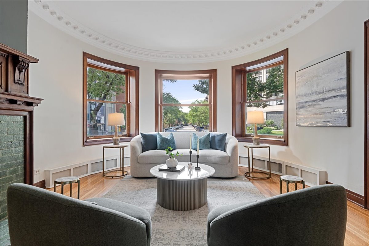 684 W Irving Park Road Unit: E5