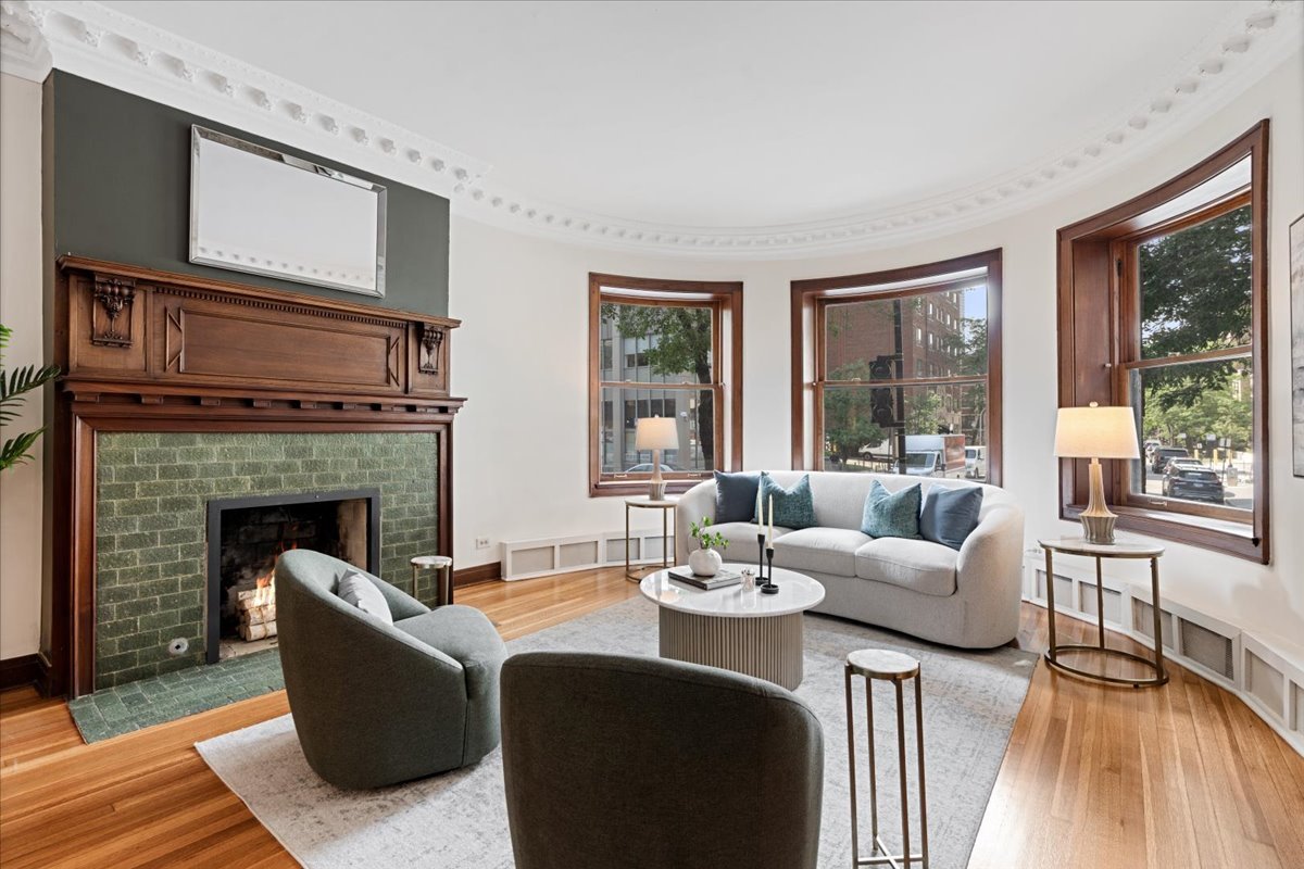 684 W Irving Park Road Unit: E5