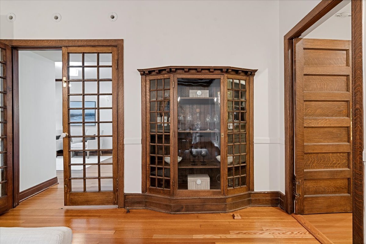 684 W Irving Park Road Unit: E5