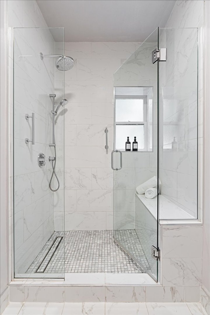 684 W Irving Park Road Unit: E5