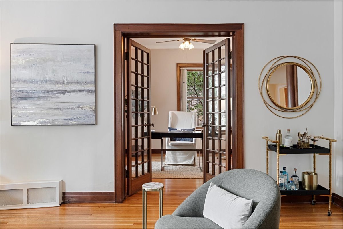 684 W Irving Park Road Unit: E5