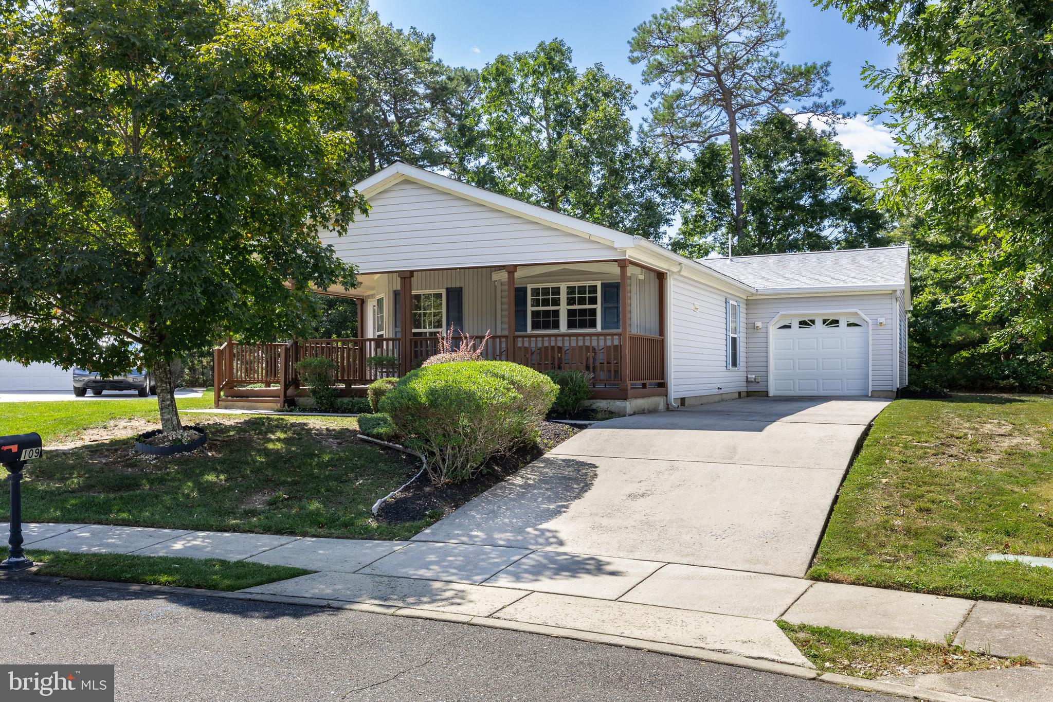 109 Loch Lomond COURT