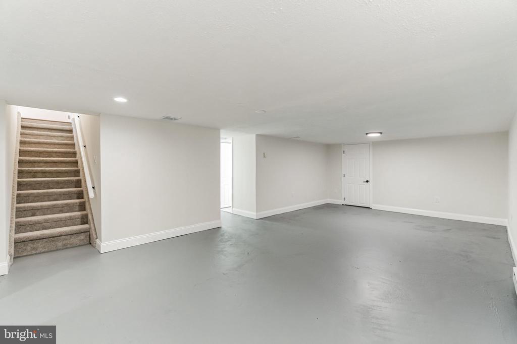 32 S RIVER DRIVE
