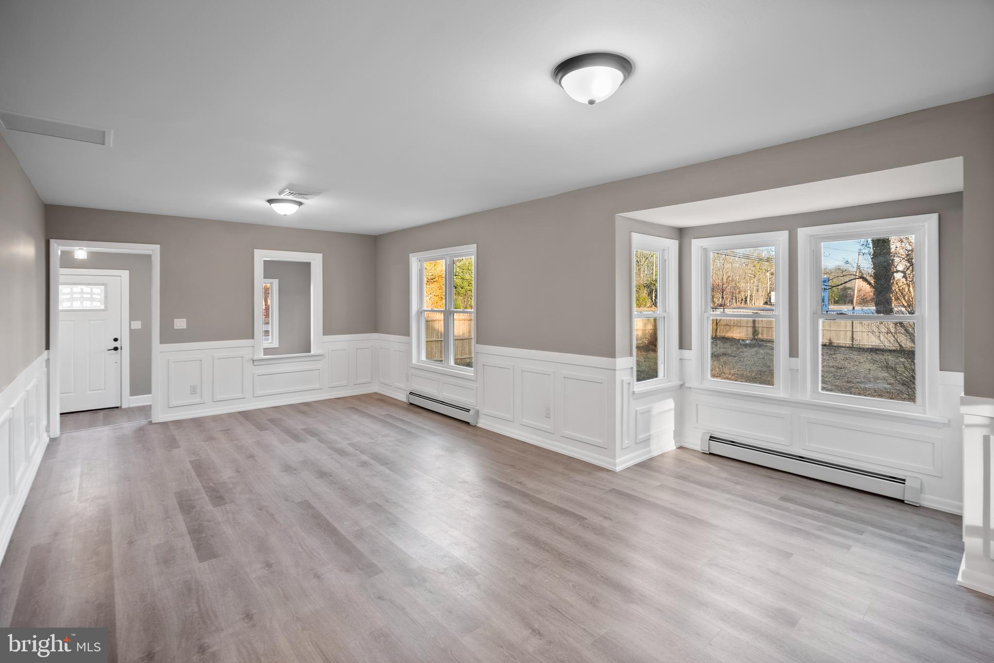 4707 White Horse