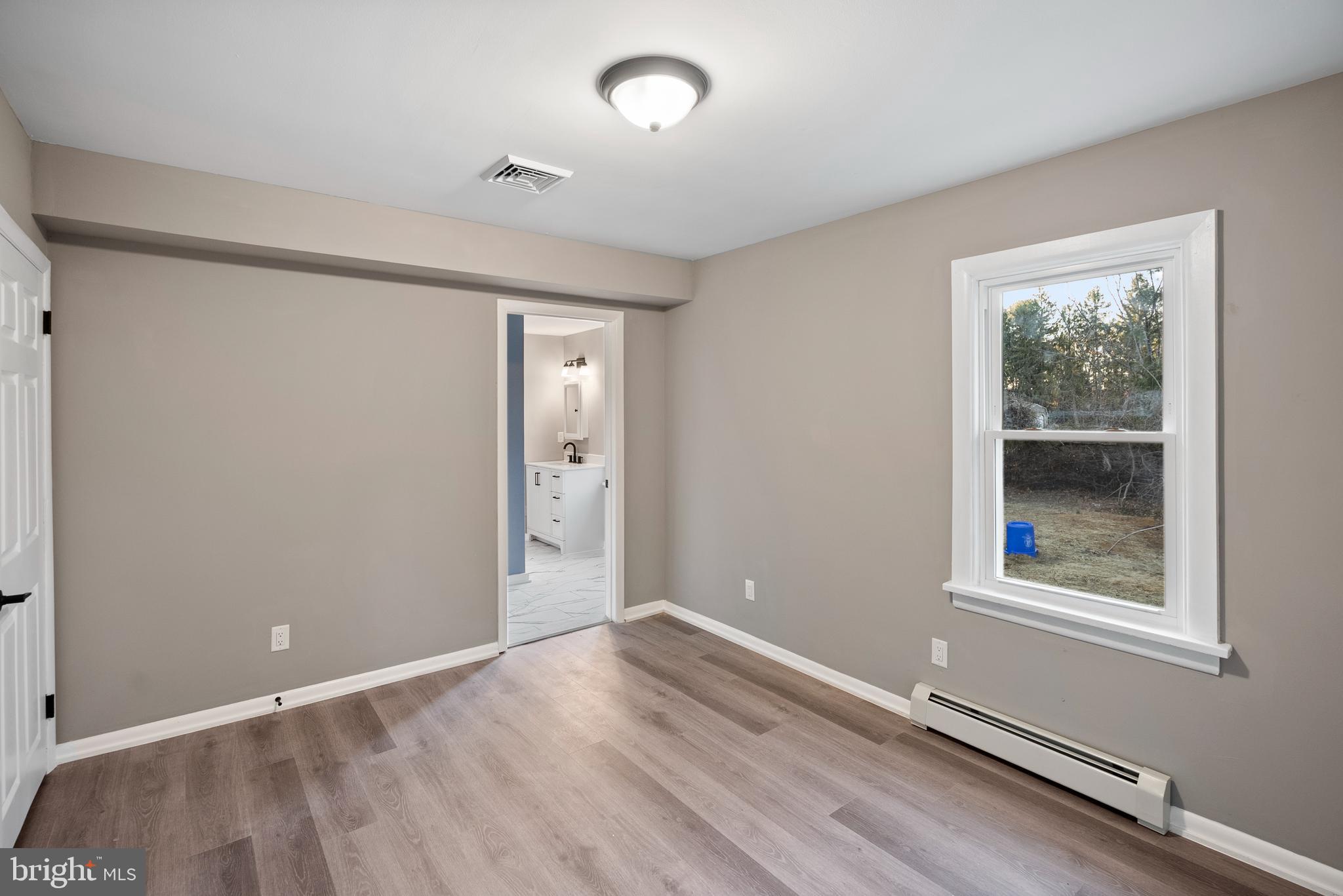 4707 White Horse