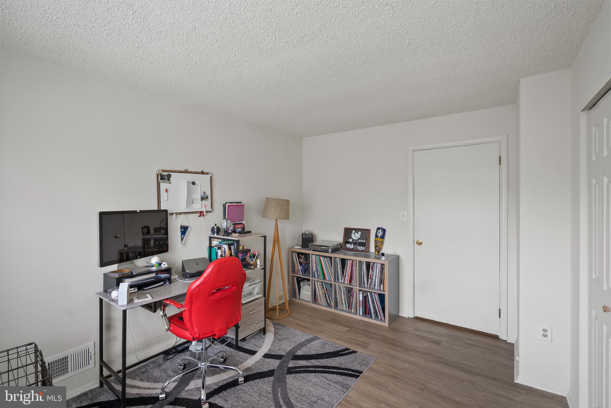 19 Iroquois Dr
