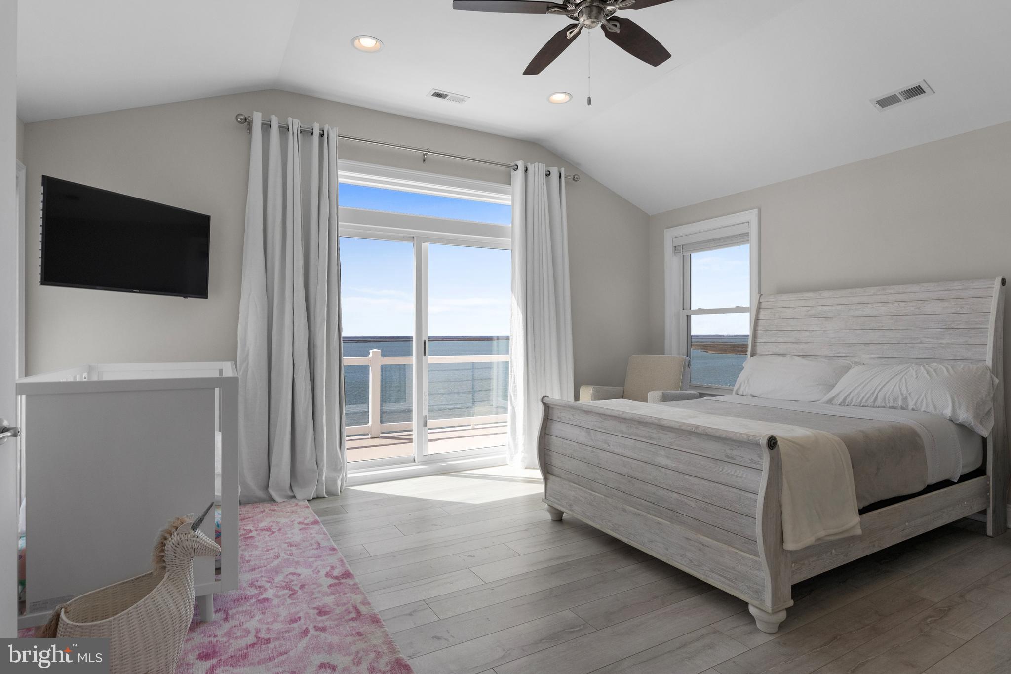 728 W Shore Dr
