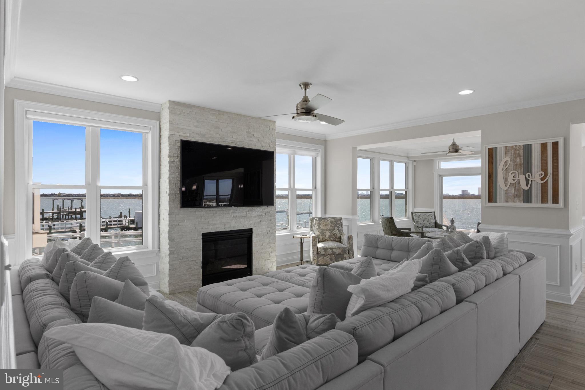 728 W Shore Dr