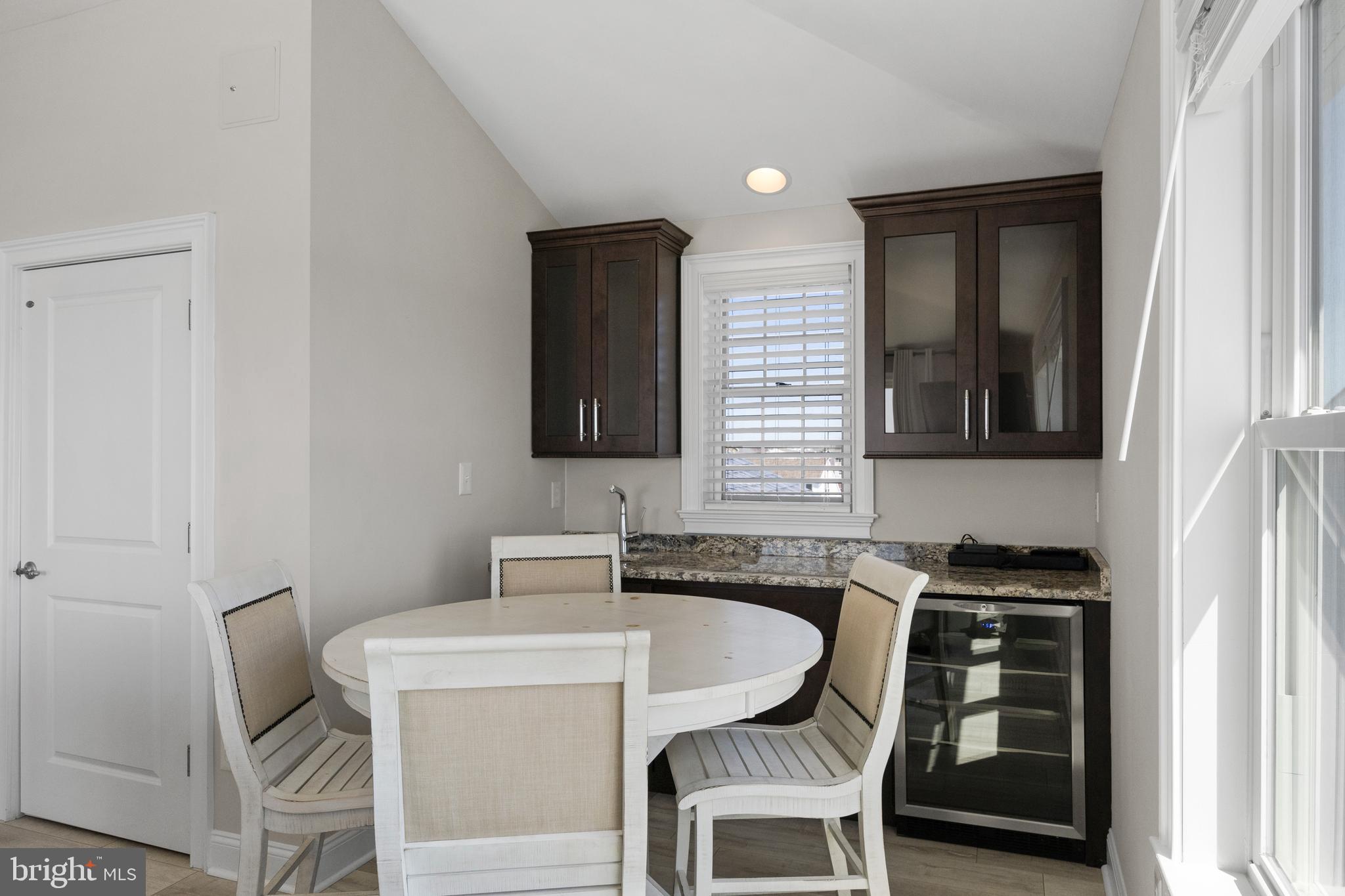 728 W Shore Dr