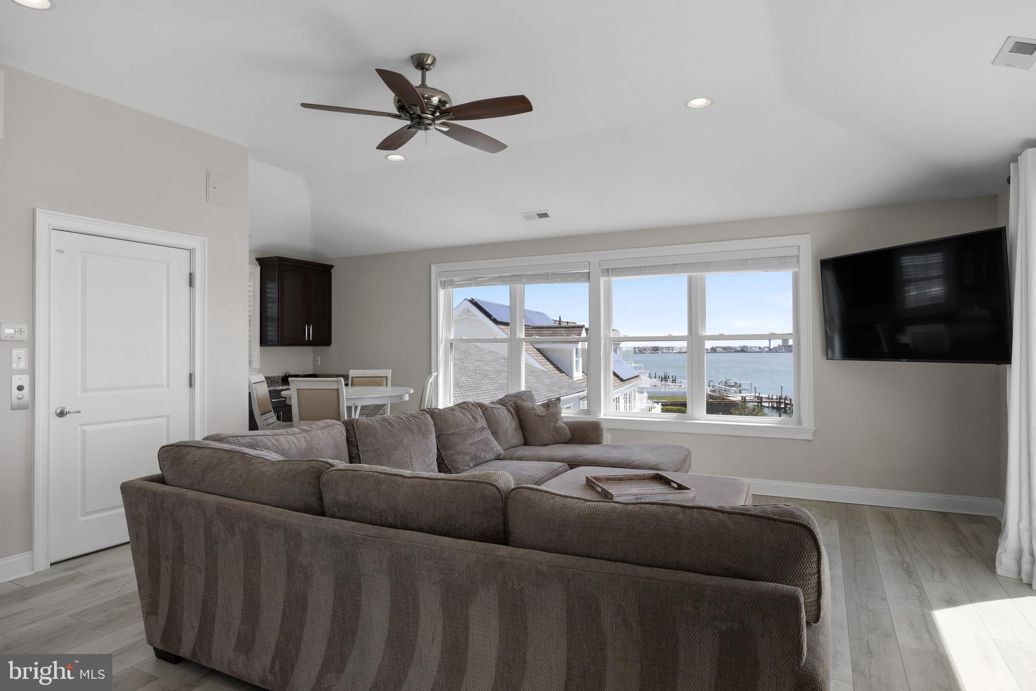 728 W Shore Dr