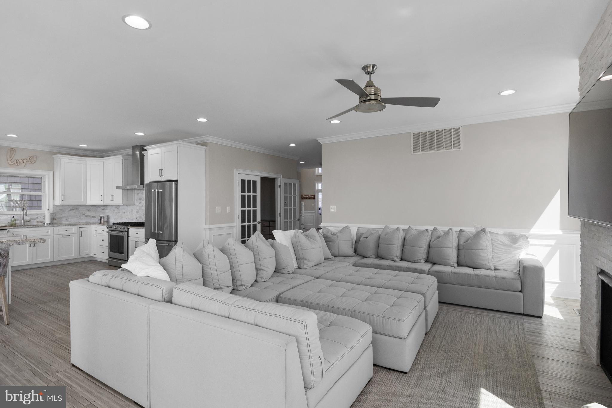 728 W Shore Dr