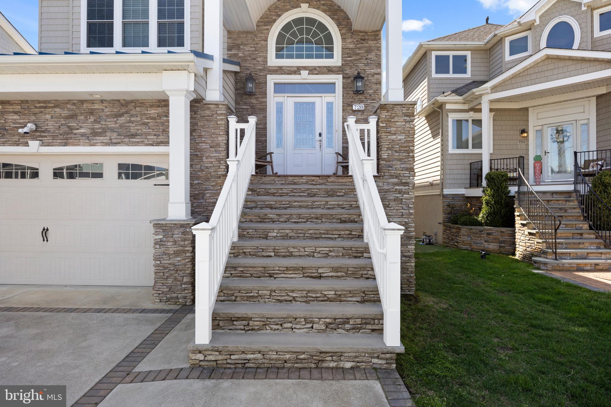 728 W Shore Dr