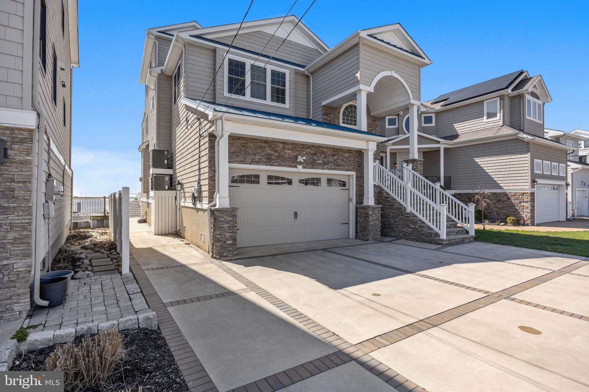 728 W Shore Dr