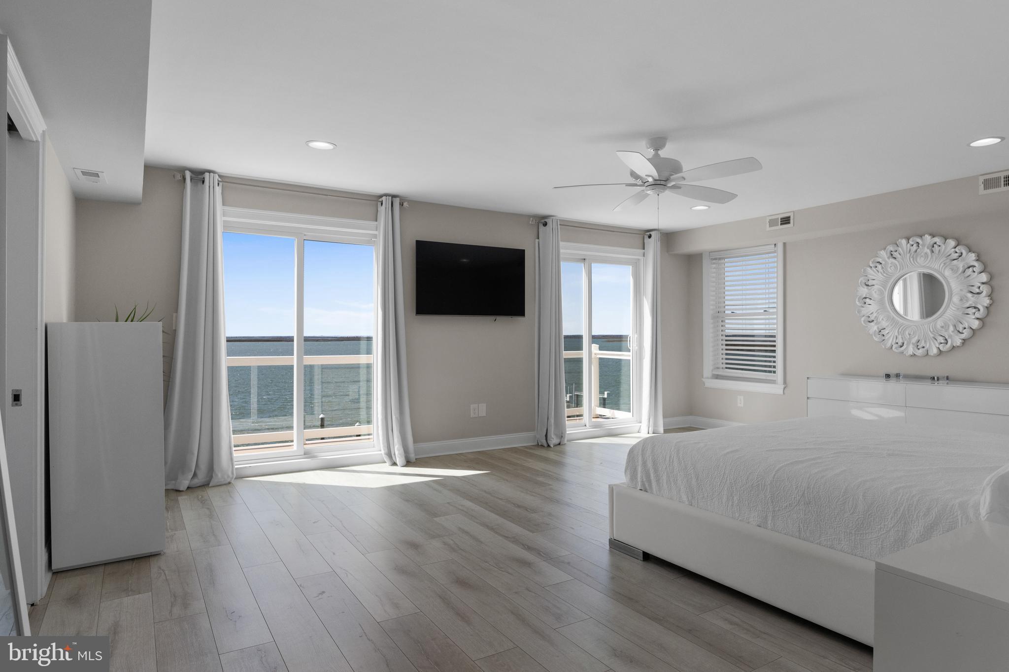 728 W Shore Dr