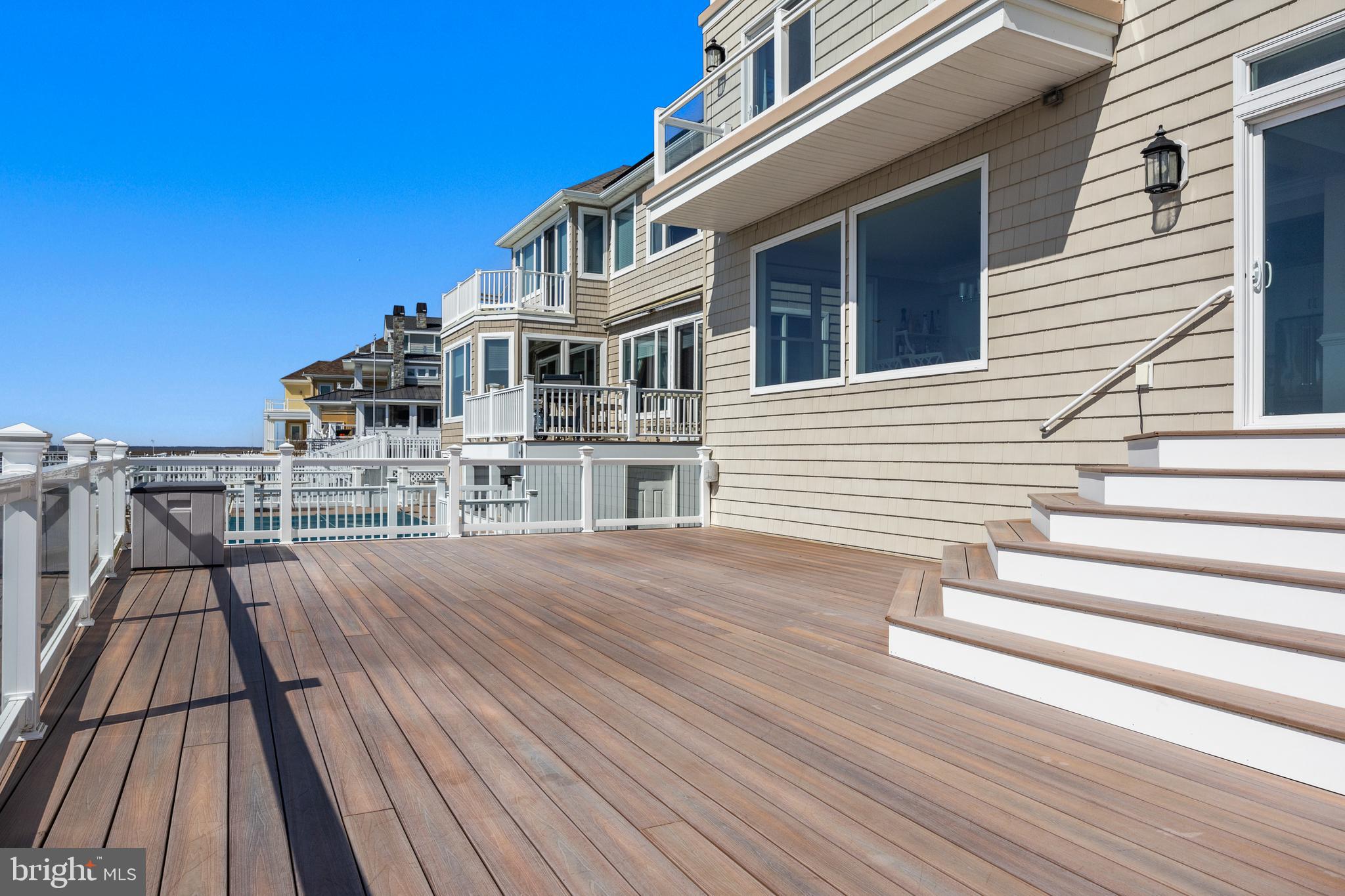 728 W Shore Dr
