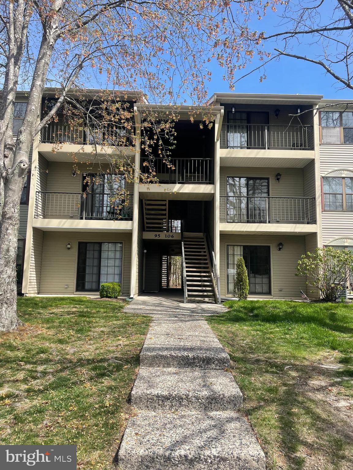 99 SUSSEX PL