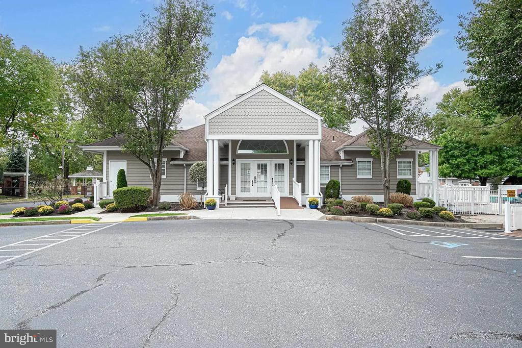 550 CENTRAL AVE Unit: D16