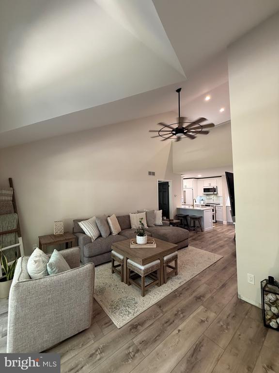 550 CENTRAL AVE Unit: D16