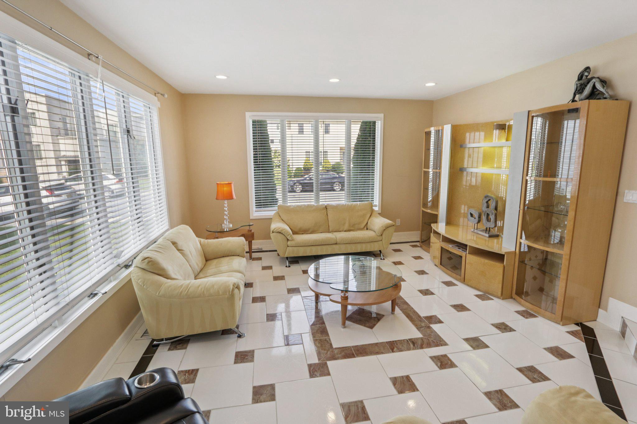 8 SEASIDE COURT