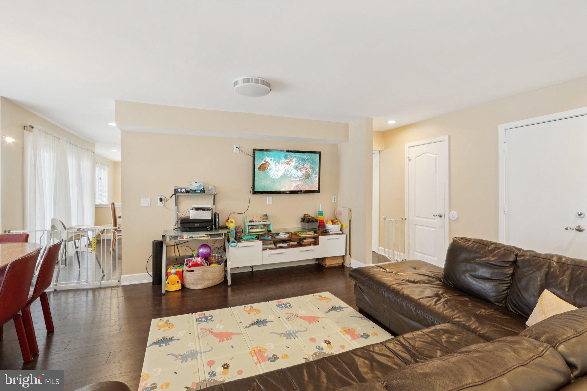 8 SEASIDE COURT