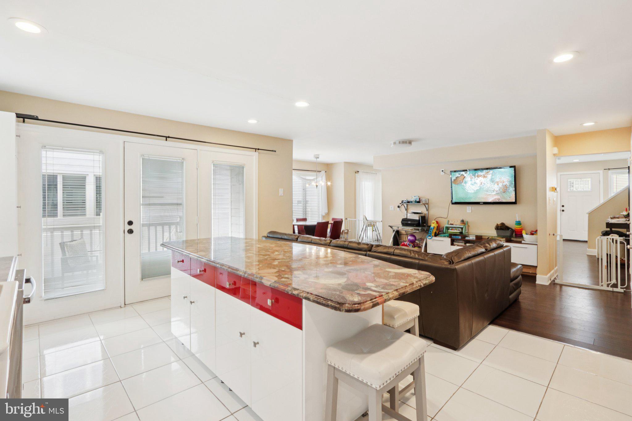 8 SEASIDE COURT