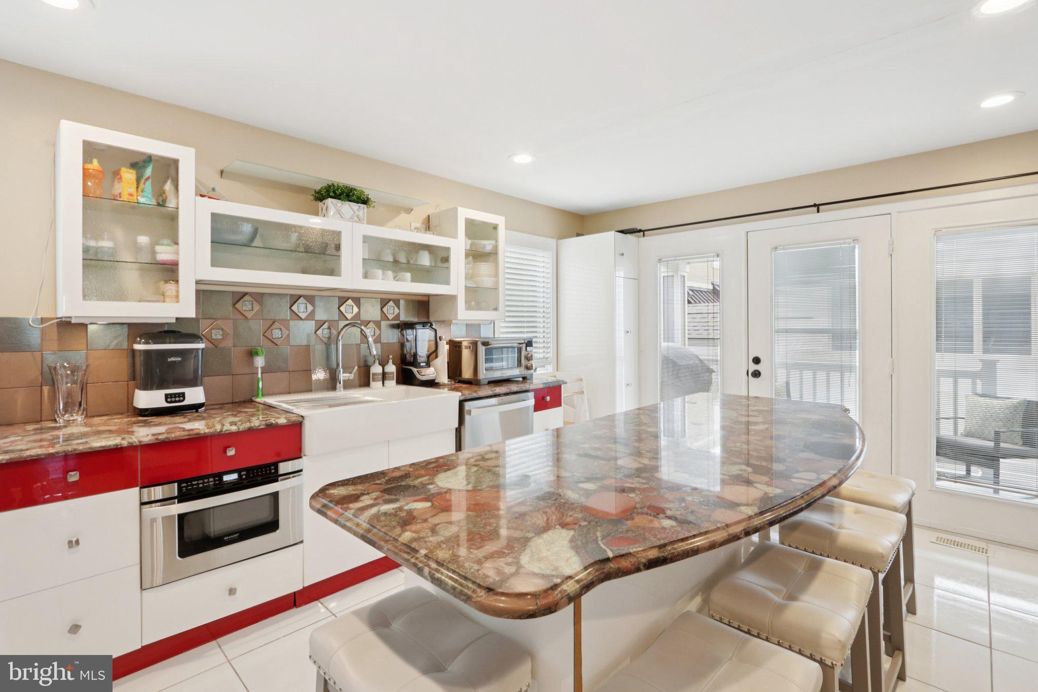 8 SEASIDE COURT