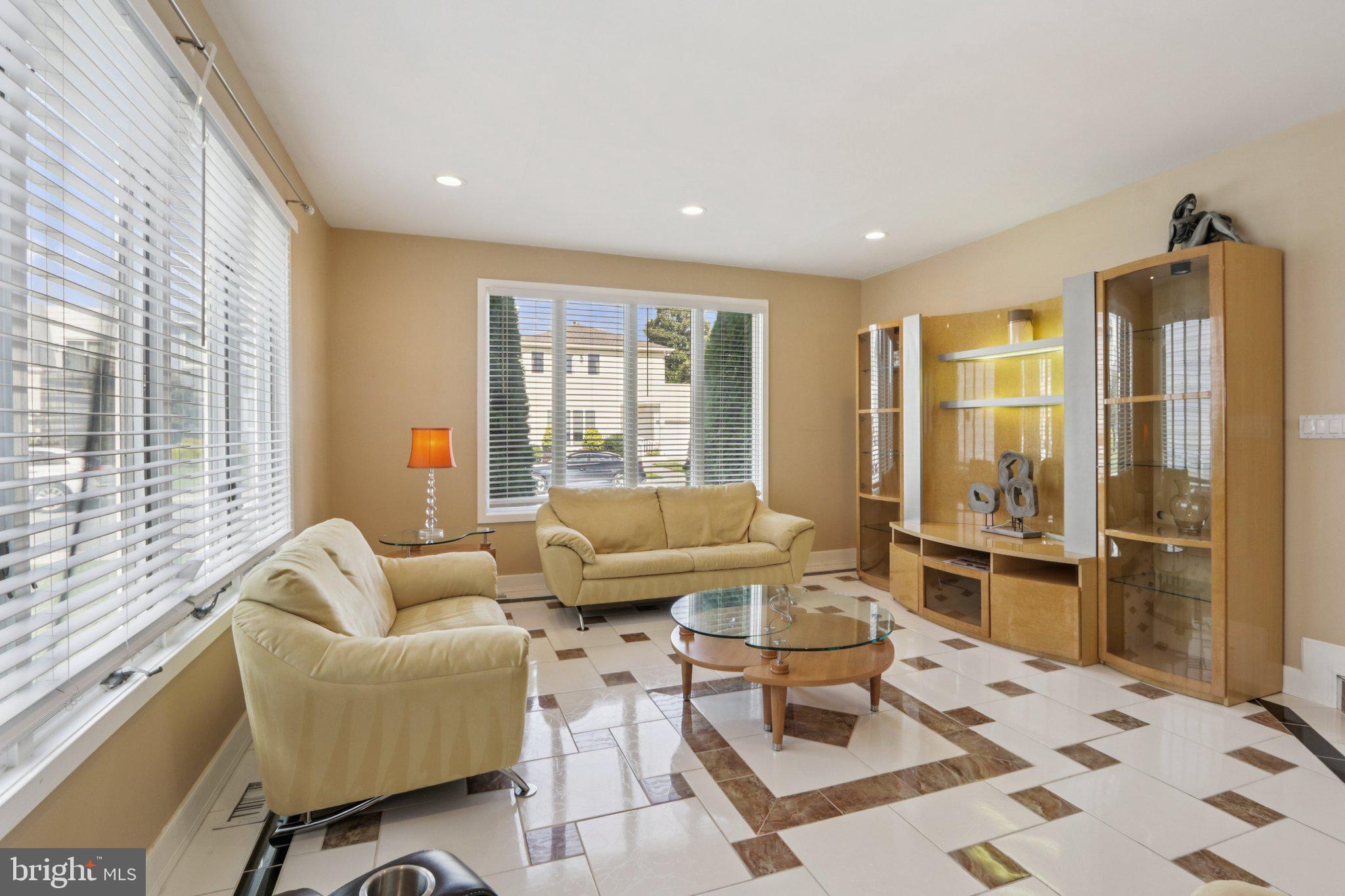 8 SEASIDE COURT
