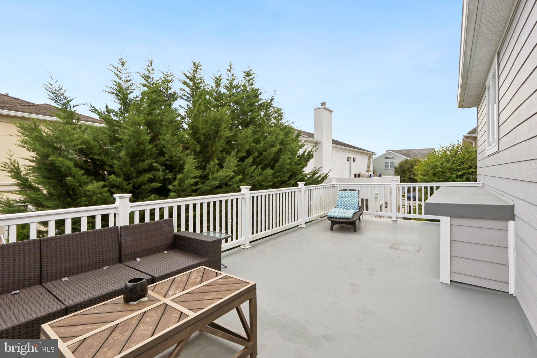 8 SEASIDE COURT