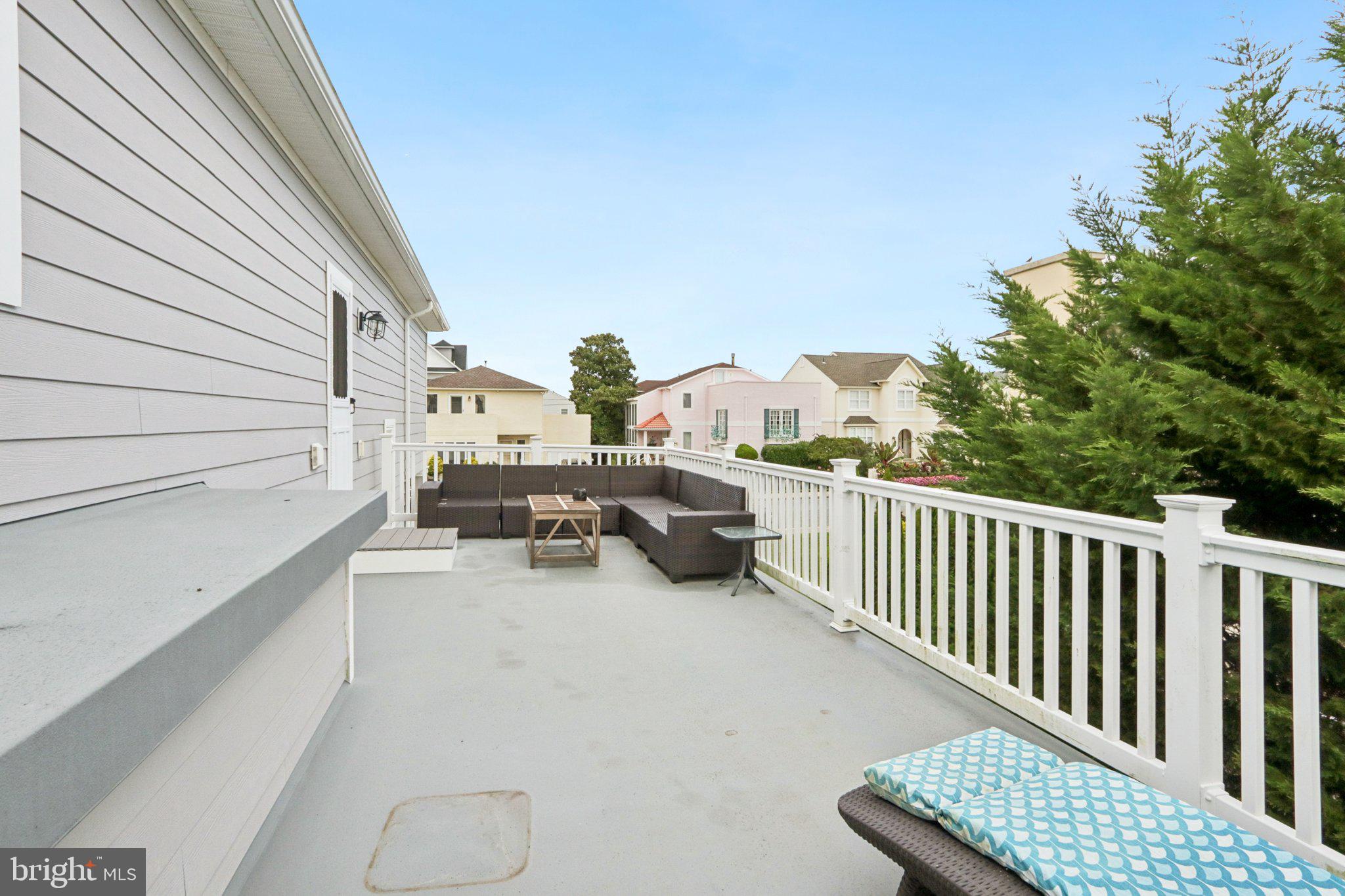 8 SEASIDE COURT