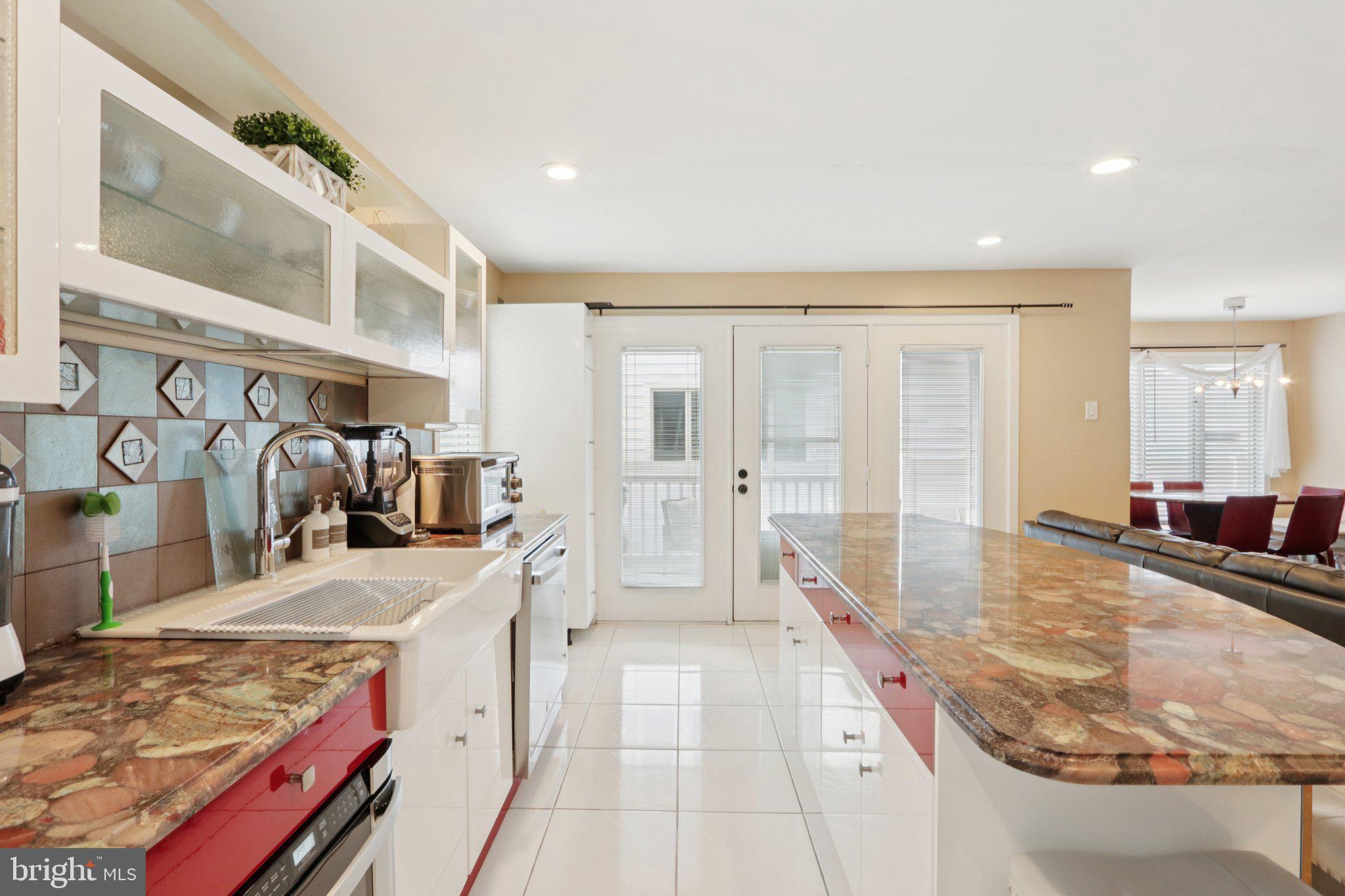 8 SEASIDE COURT
