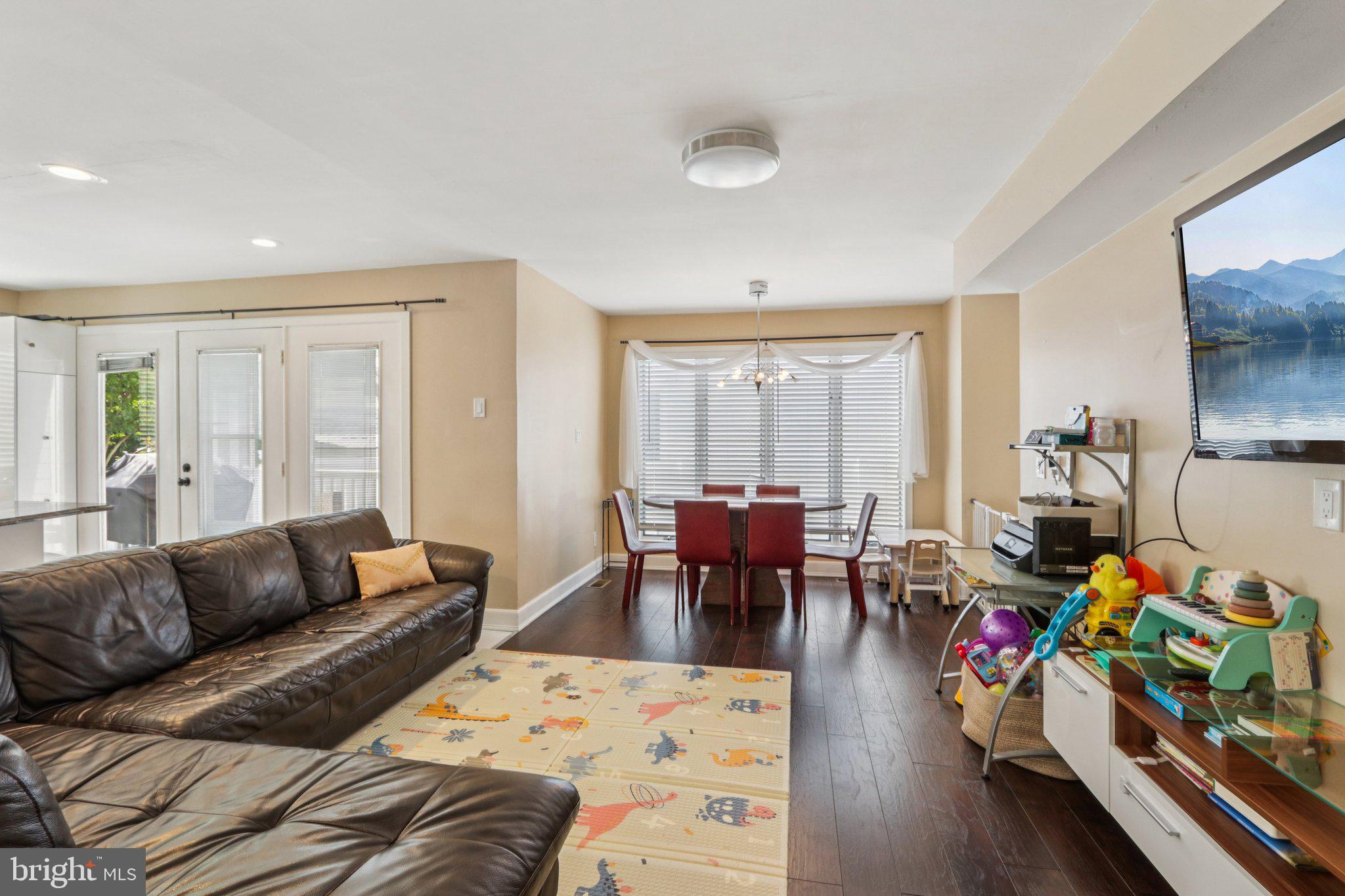 8 SEASIDE COURT