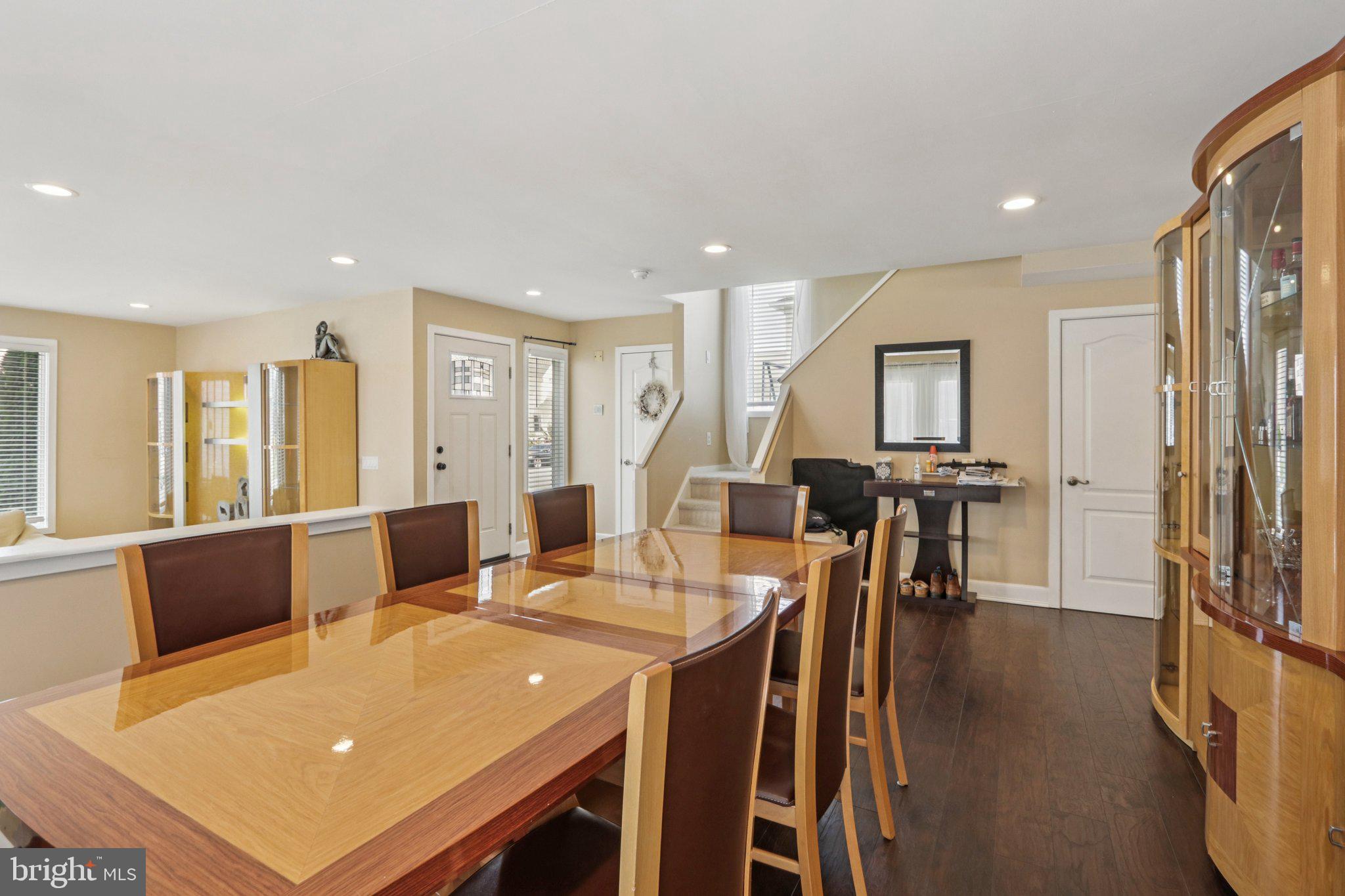 8 SEASIDE COURT