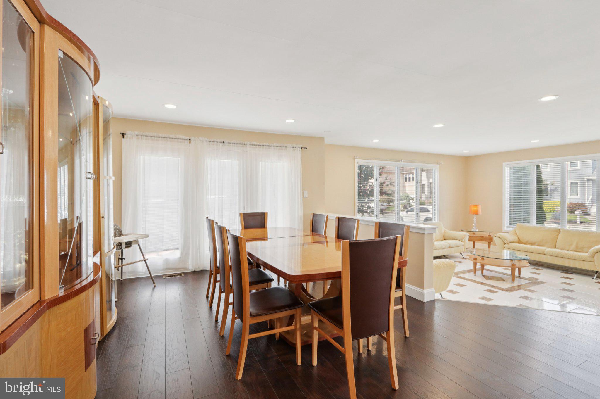 8 SEASIDE COURT
