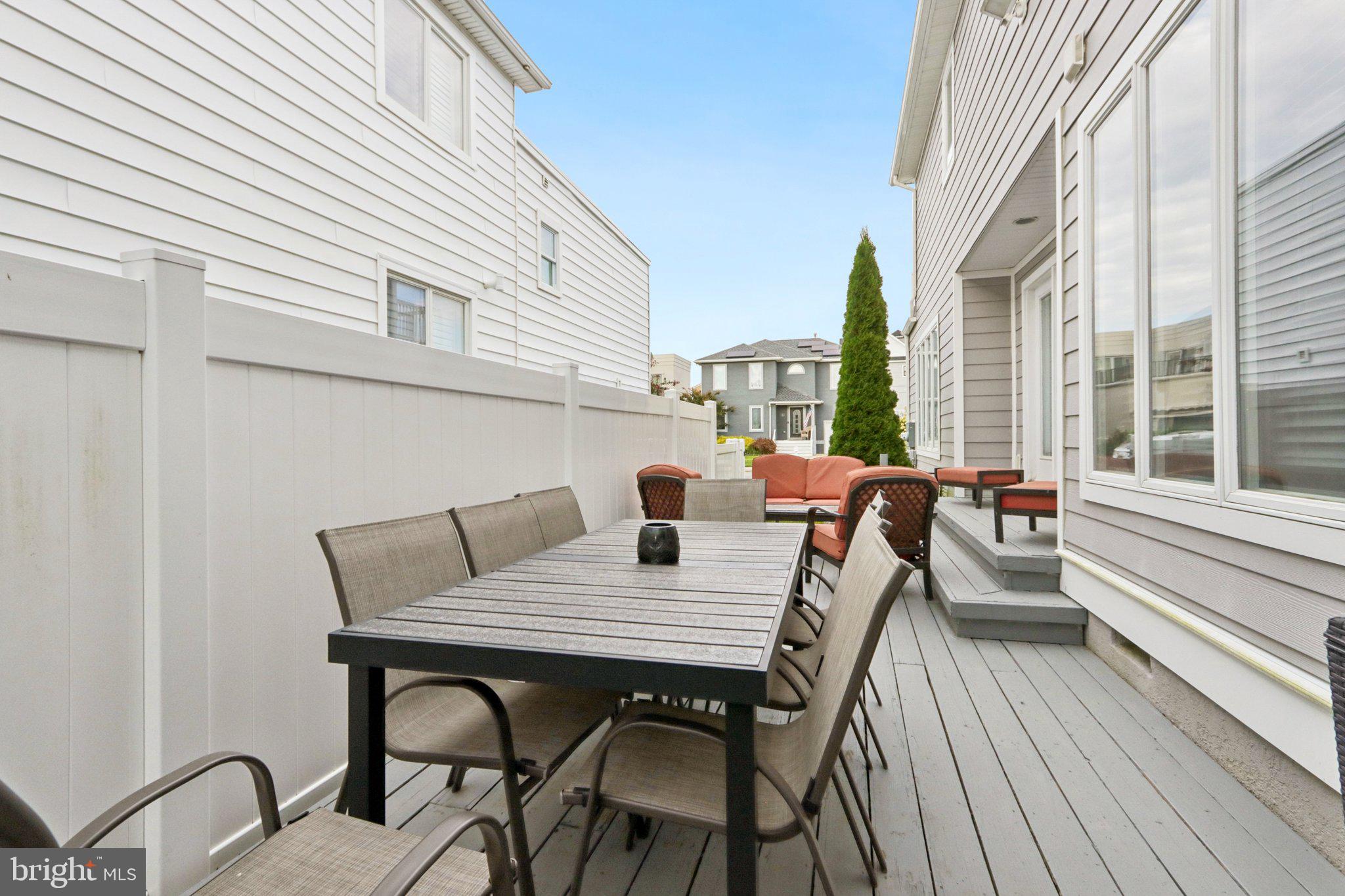 8 SEASIDE COURT