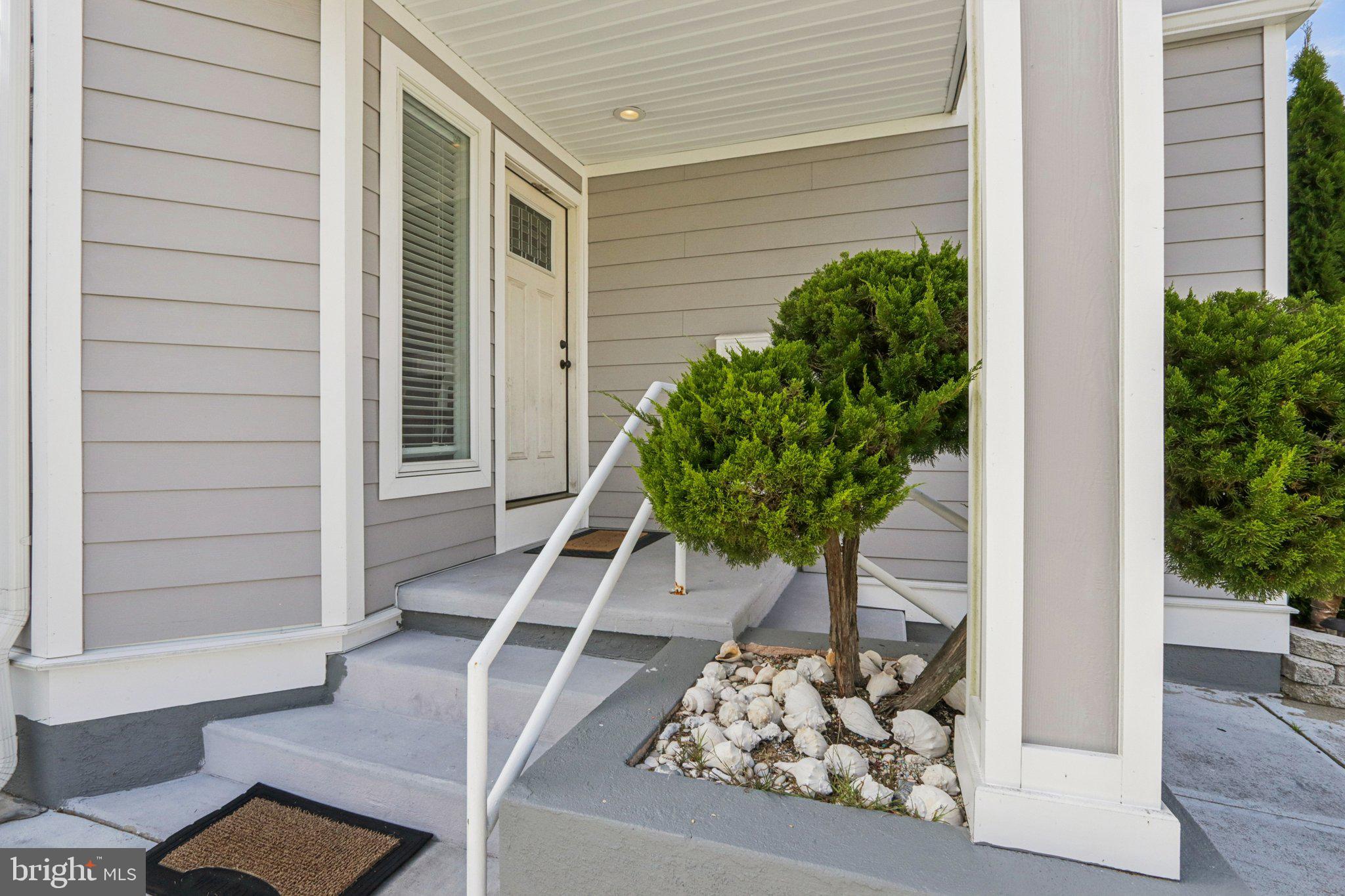 8 SEASIDE COURT